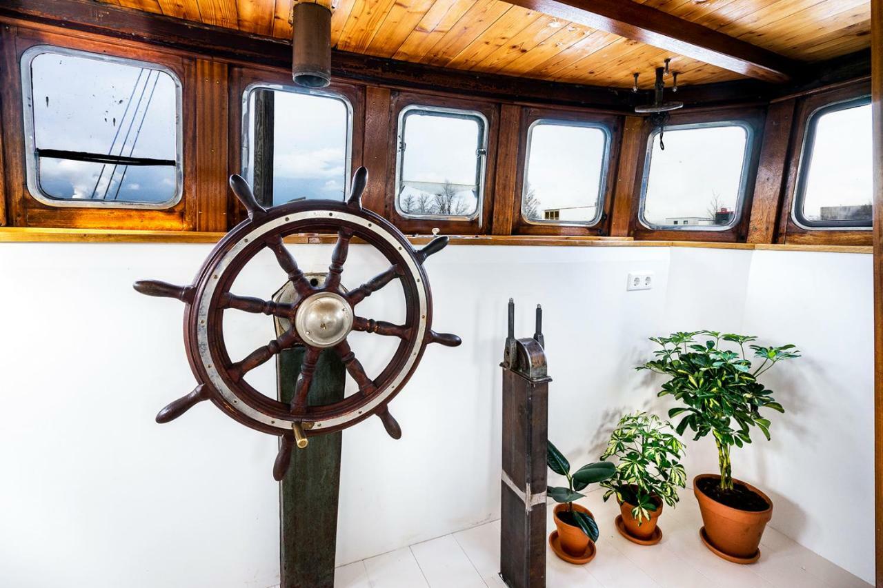 Asile Flottant Hotel Amsterdam Exterior photo